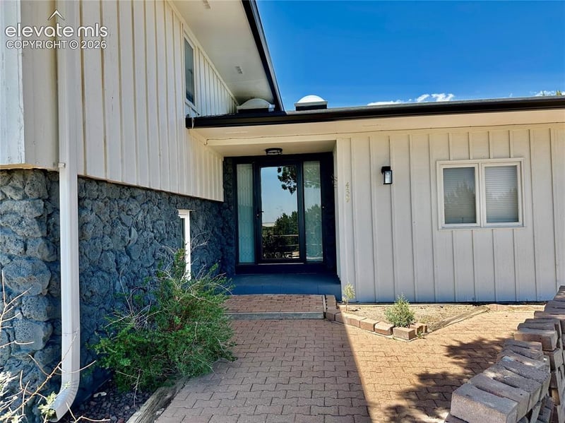 439 S Arriba Dr, Pueblo West, CO 81007