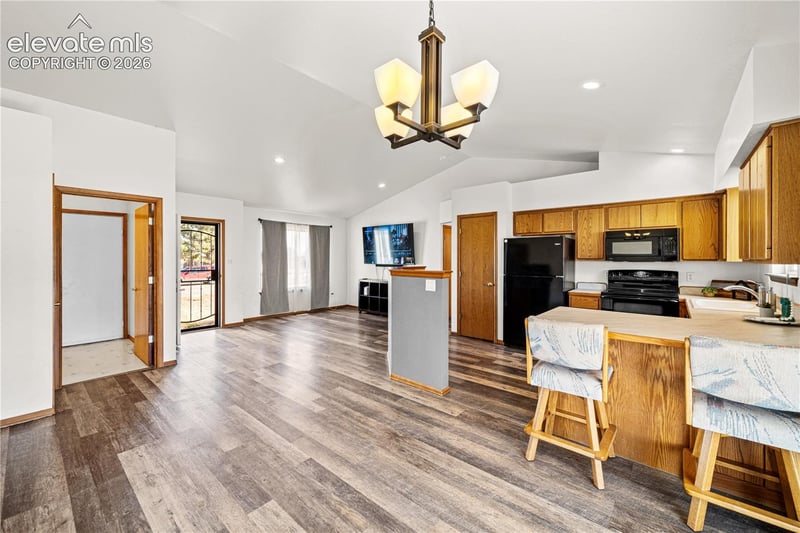 441 S Oak Creek Dr, Pueblo, CO 81007