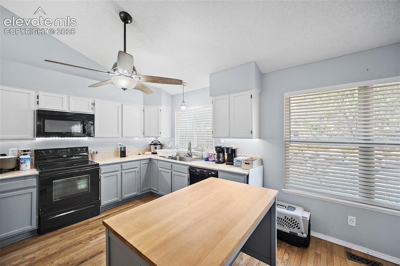 4450 Stonehaven Dr, Colorado Springs, CO 80906