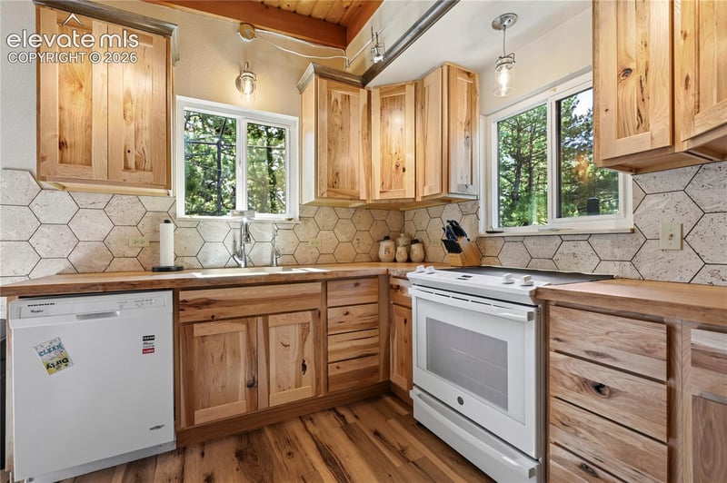 4455 Heizer St, Cascade, CO 80809