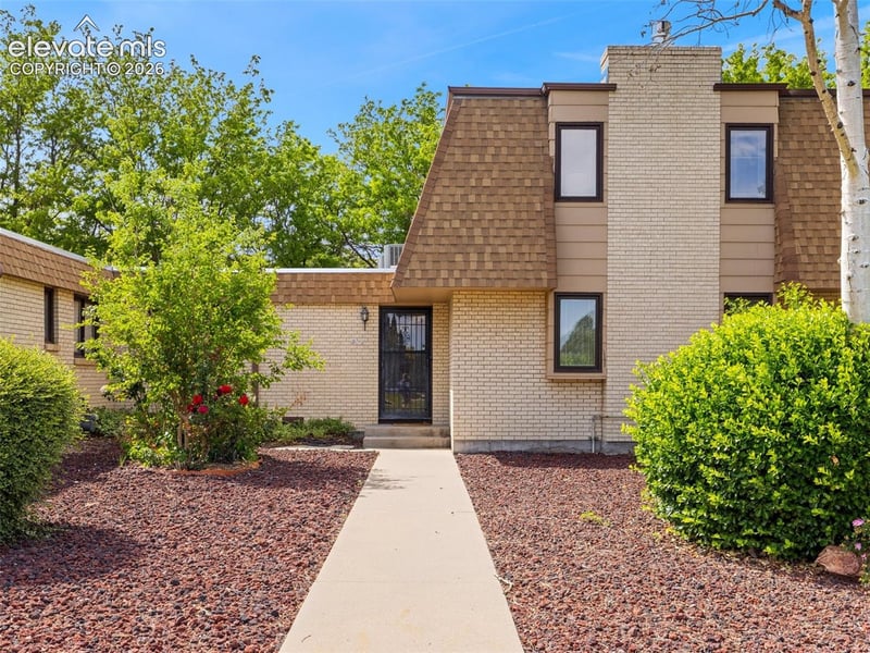 48 Regency Blvd #E, Pueblo, CO 81005