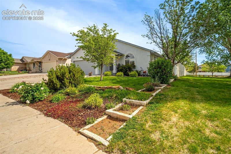 4880 Warbler Ct, Pueblo, CO 81008
