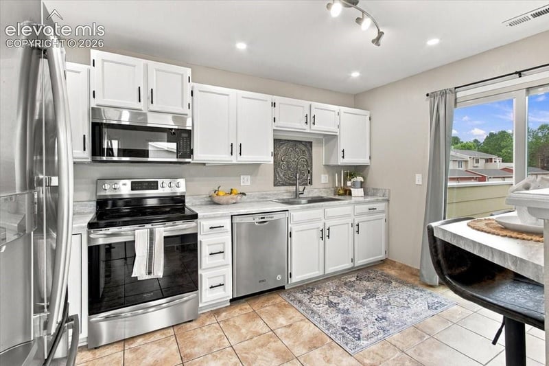 496 W Rockrimmon Blvd #F, Colorado Springs, CO 80919