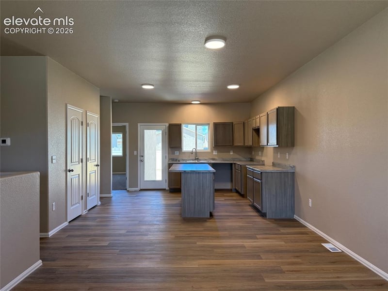 5217 Gannet Ln, Pueblo, CO 81008
