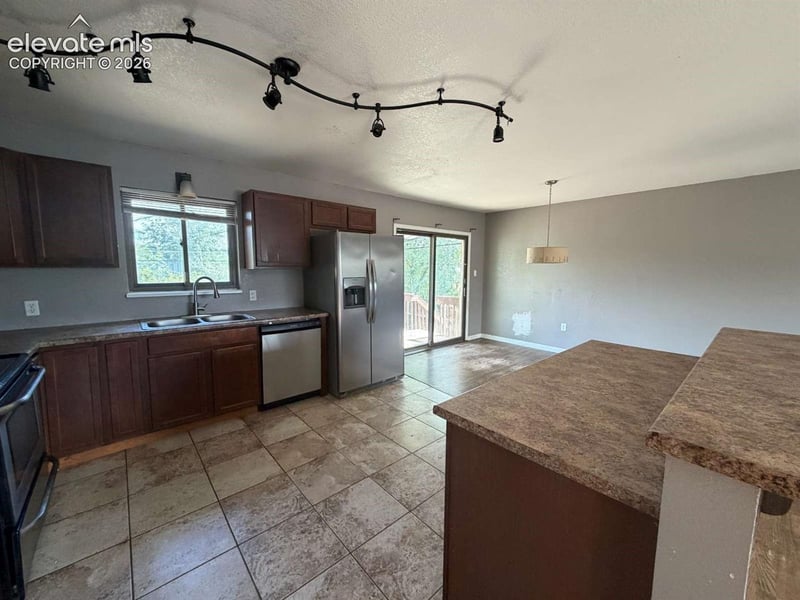 522 Clearview Dr, Fountain, CO 80817