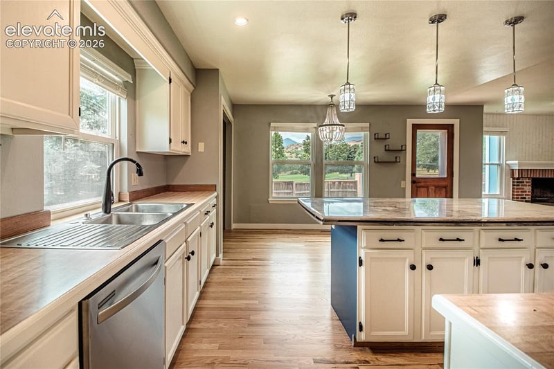 5230 Champagne Dr, Colorado Springs, CO 80919