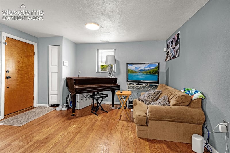 526 Bonfoy Ave, Colorado Springs, CO 80909