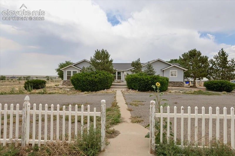 544 N Raymont Dr, Pueblo, CO 81007