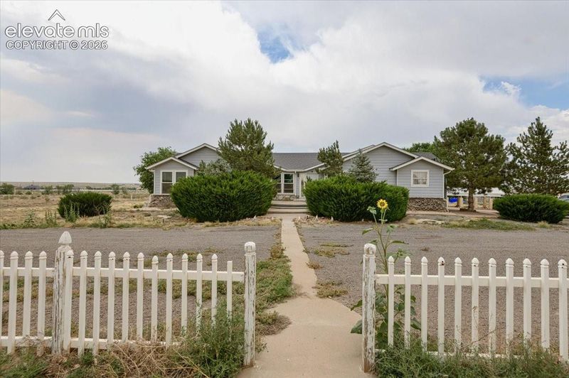 544 N Raymont Dr, Pueblo, CO 81007