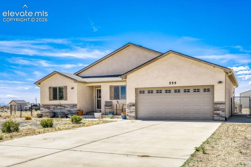 555 N Verbena Dr, Pueblo, CO 81007