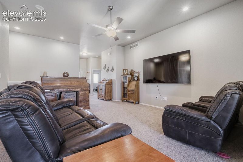 555 N Verbena Dr, Pueblo, CO 81007