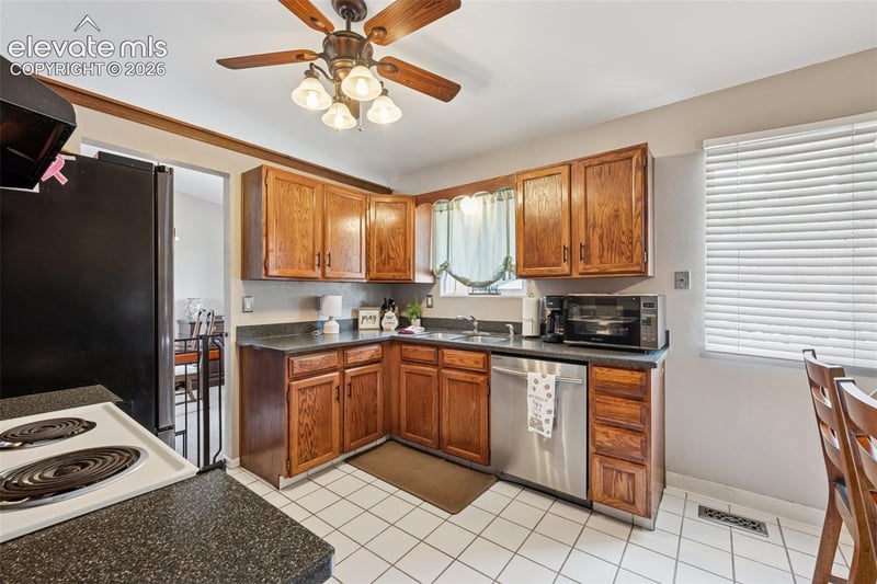 5560 Constitution Ave, Colorado Springs, CO 80915