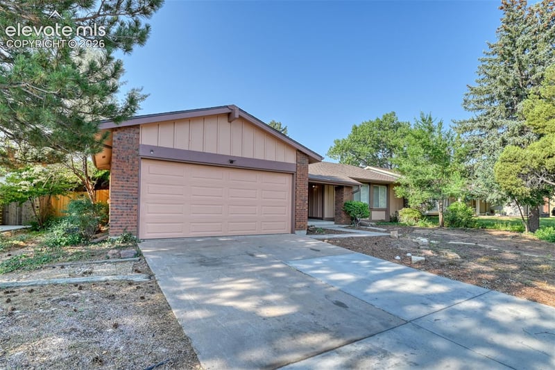 569 Red Cliff Rd, Colorado Springs, CO 80906