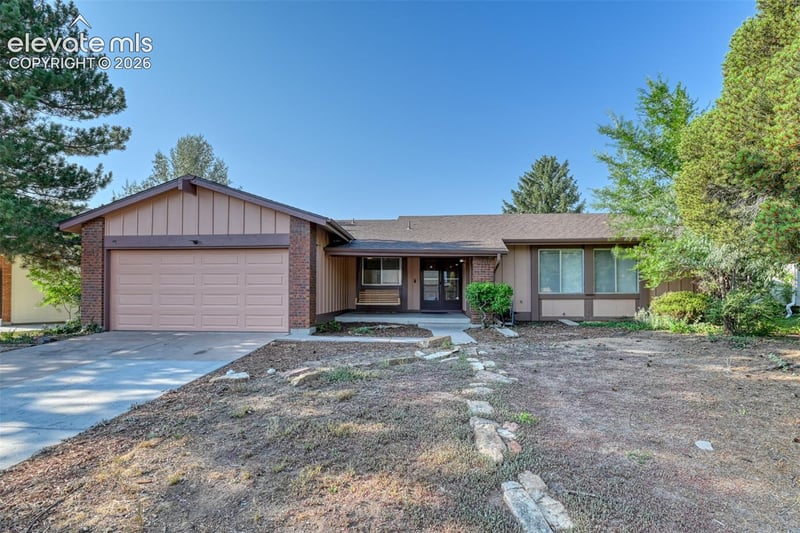 569 Red Cliff Rd, Colorado Springs, CO 80906