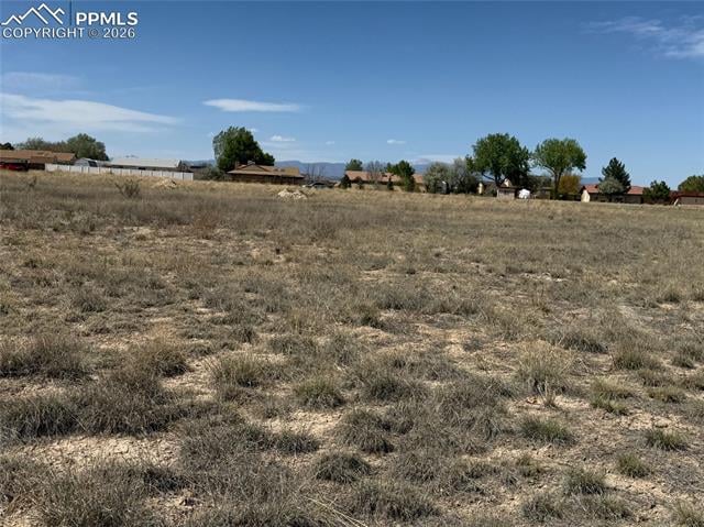 583 E Woodleaf Dr, Pueblo, CO 81007