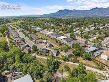 6 Audubon Dr, Colorado Springs, CO 80910