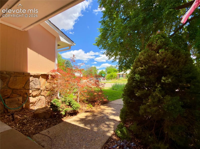 6 Hastings Dr, Pueblo, CO 81001