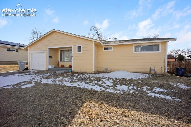 60 Loch Lomond Ln, Pueblo, CO 81001