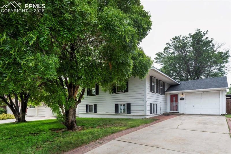 61 Louis Nelson Rd, Pueblo, CO 81001