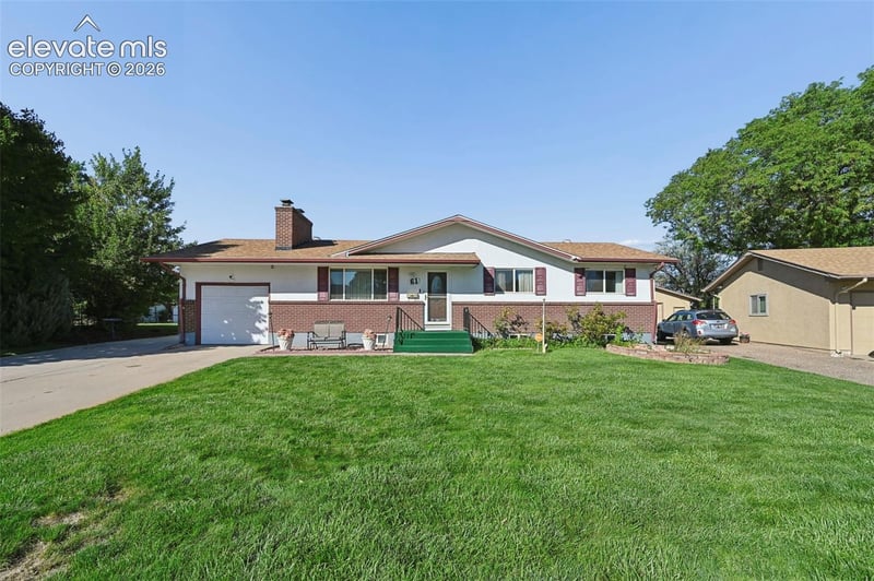 61 Radcliff Ln, Pueblo, CO 81005
