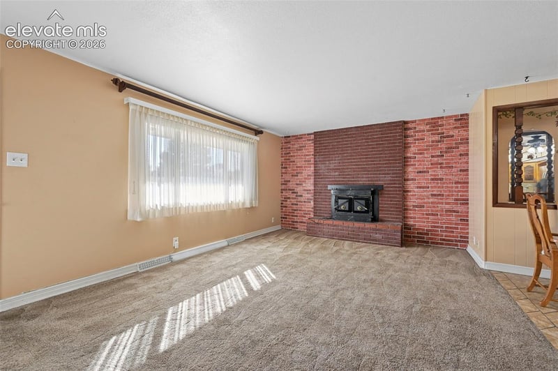 61 Radcliff Ln, Pueblo, CO 81005