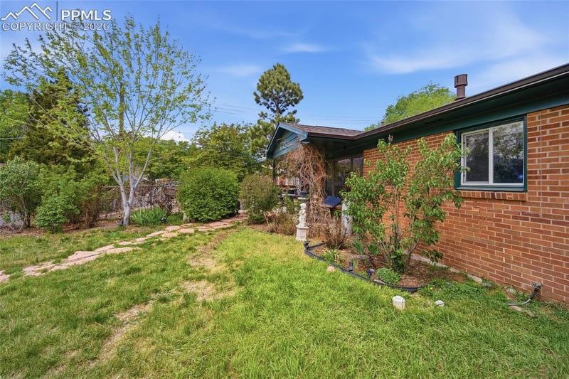 610 Hilltop Dr, Colorado Springs, CO 80905