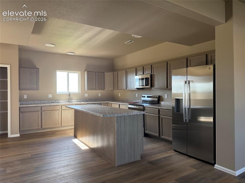 6100 Harper Ln, Pueblo, CO 81008