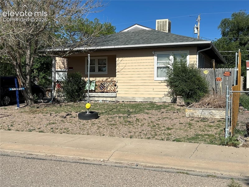 612 Floyd Ln, Pueblo, CO 81005