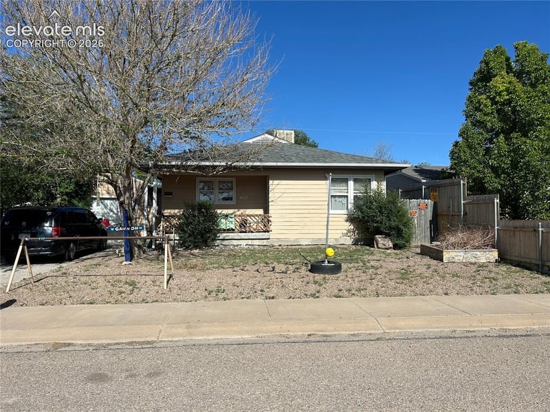 612 Floyd Ln, Pueblo, CO 81005