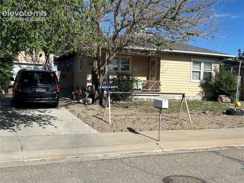 612 Floyd Ln, Pueblo, CO 81005