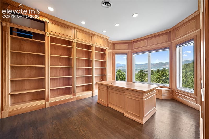 6230 Spurwood Dr, Colorado Springs, CO 80918