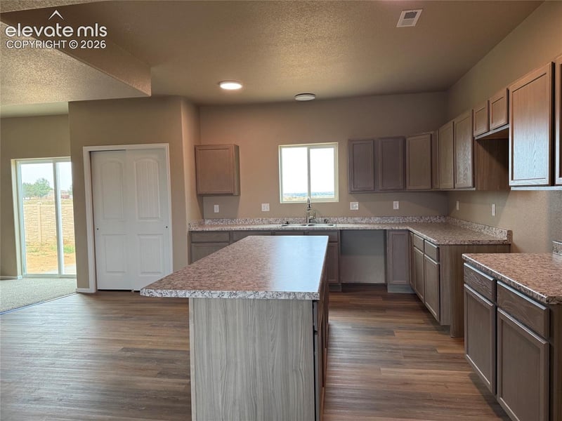 6233 Sawyer Ridge Dr, Pueblo, CO 81008