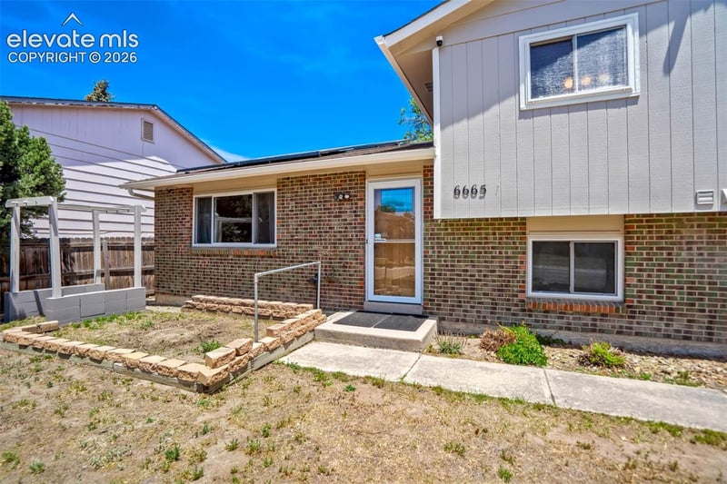 6665 Brook Park Dr, Colorado Springs, CO 80918