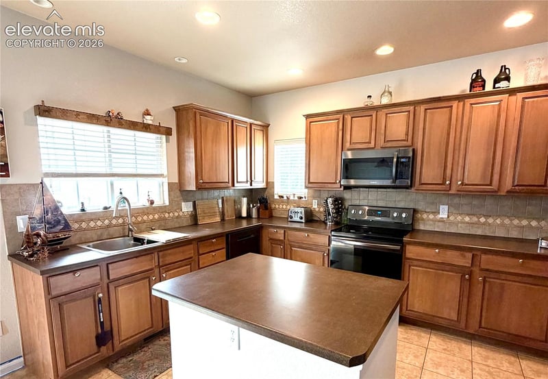 6667 Big Leaf Ln, Colorado Springs, CO 80927