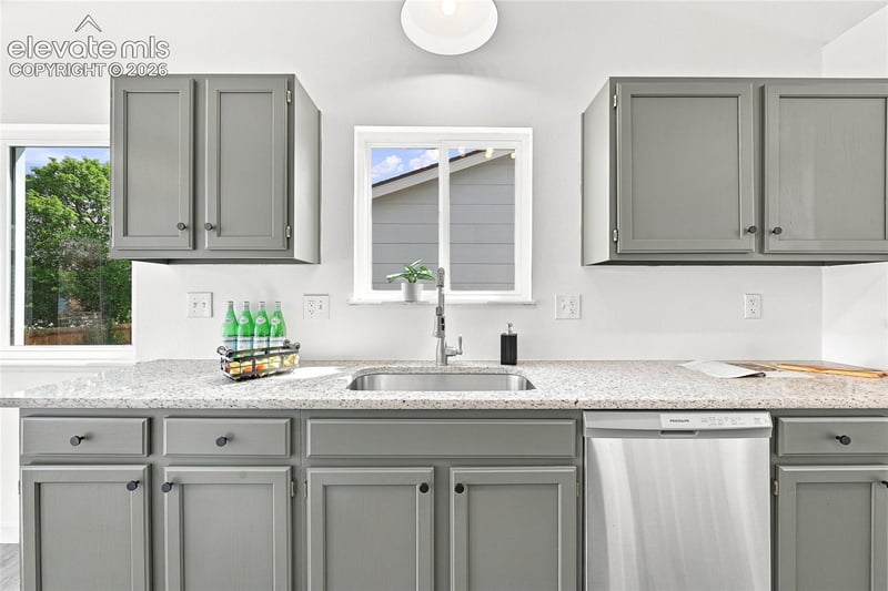 6685 Bear Tooth Dr, Colorado Springs, CO 80923