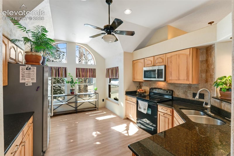 670 Fernglen Ct, Colorado Springs, CO 80906