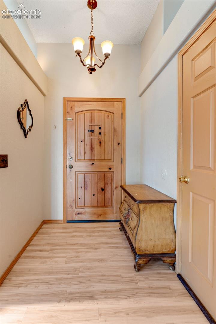 670 Fernglen Ct, Colorado Springs, CO 80906