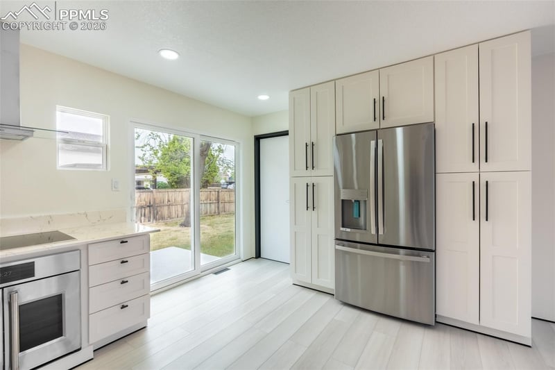 6735 W 2nd Ave, Lakewood, CO 80226