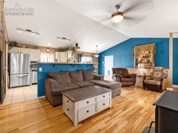 675 E Mcclave Dr, Pueblo, CO 81007