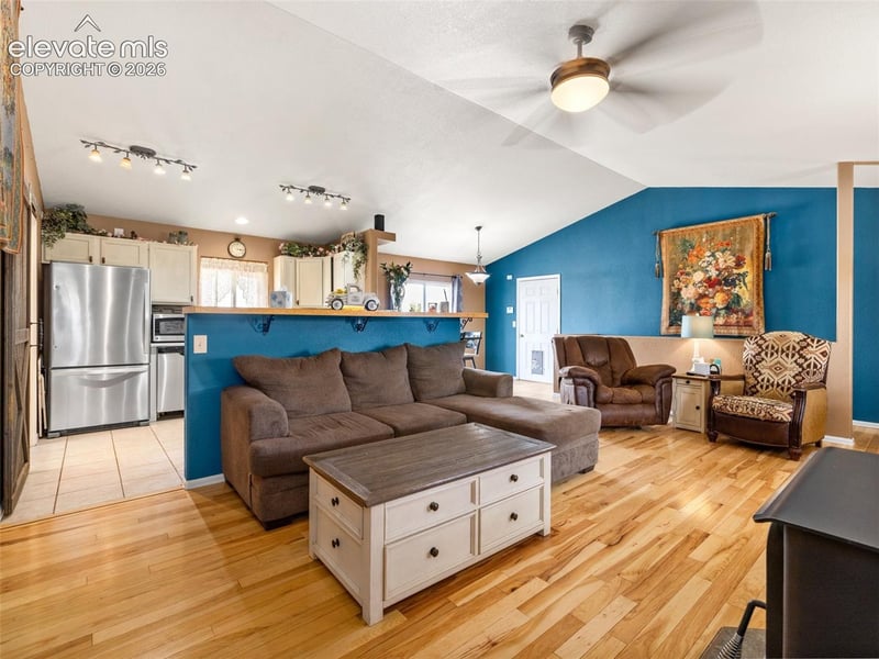 675 E Mcclave Dr, Pueblo, CO 81007