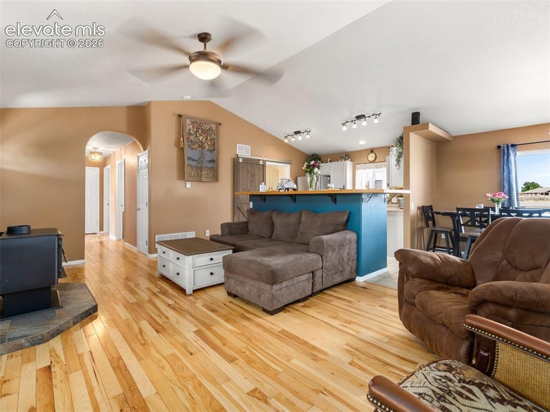 675 E Mcclave Dr, Pueblo, CO 81007
