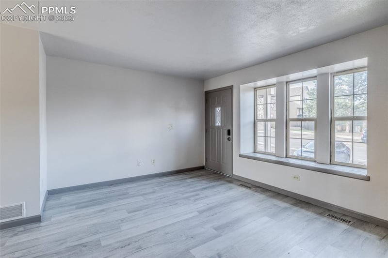 6816 Ravencrest Dr, Colorado Springs, CO 80919
