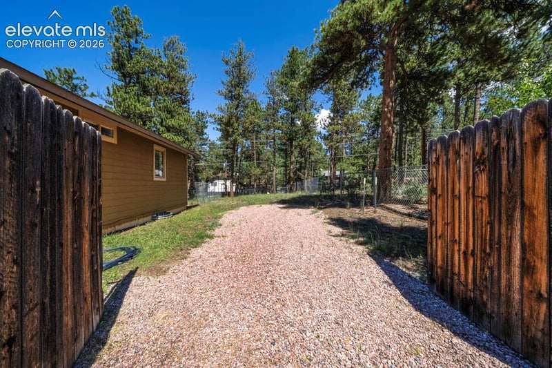 682 Sunnywood Loop, Woodland Park, CO 80863