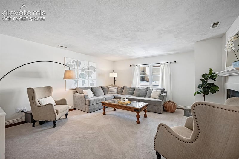 6924 Gayle Lyn Ln, Colorado Springs, CO 80919