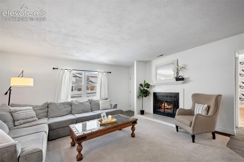 6924 Gayle Lyn Ln, Colorado Springs, CO 80919
