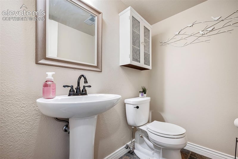 6924 Gayle Lyn Ln, Colorado Springs, CO 80919