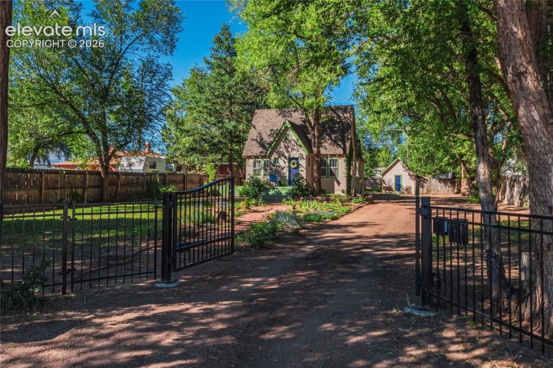 70 Cascade Ct, Colorado Springs, CO 80907