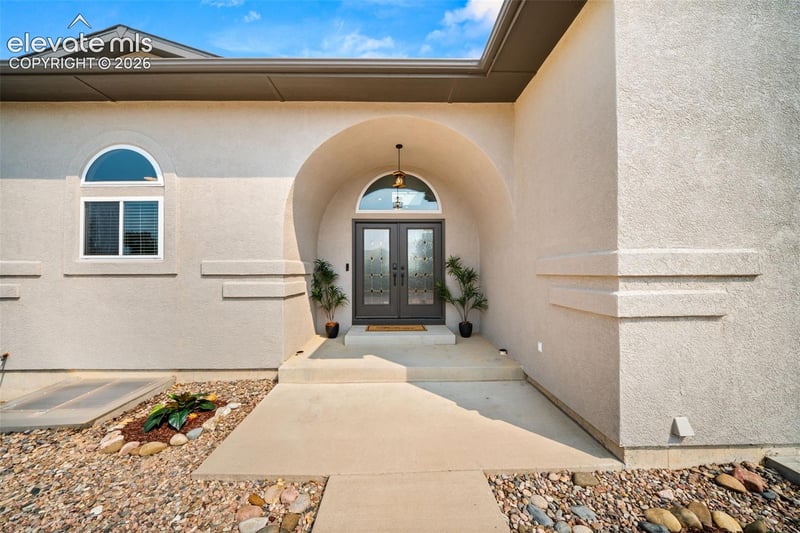 704 S Chimazo Dr, Pueblo, CO 81007
