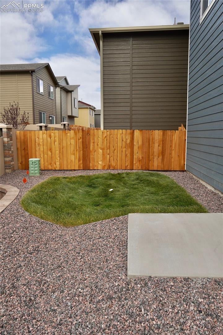 706 Grissom Dr, Colorado Springs, CO 80915
