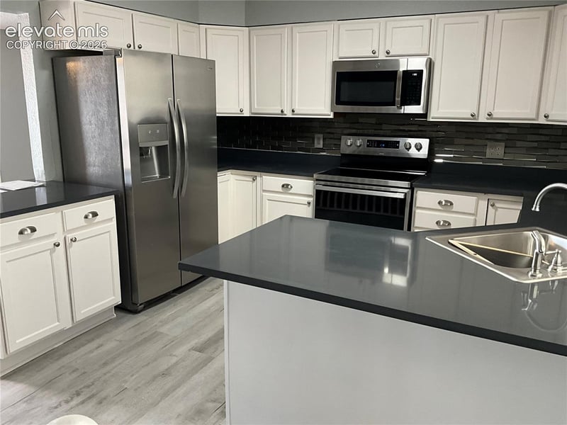 72 Hanson Ln, Pueblo, CO 81001
